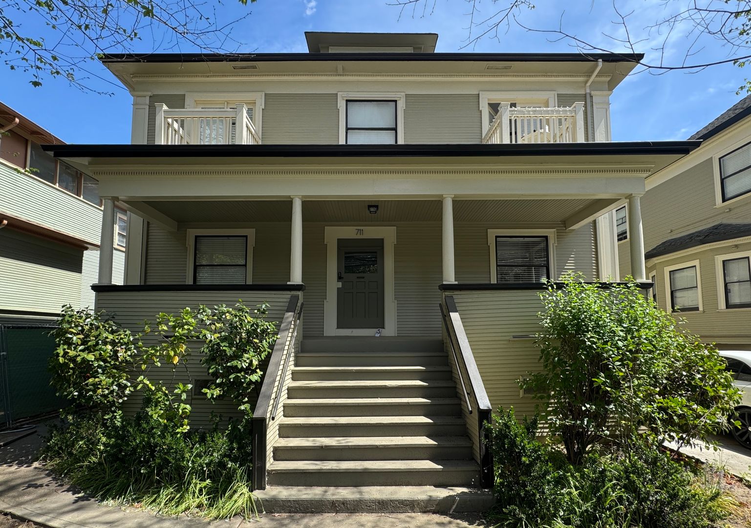 Sacramento Apartment: 711 18th Street