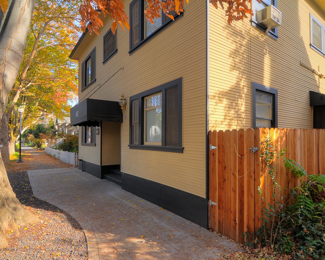 Sacramento Apartment: 827 24th Street