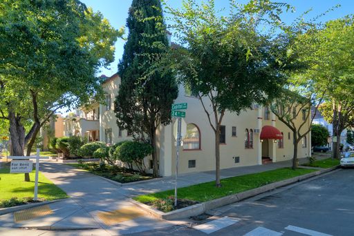 MIDTOWN - Charming Studio with Hardwood Floors- 1305 24th Street #17 – photo 1
