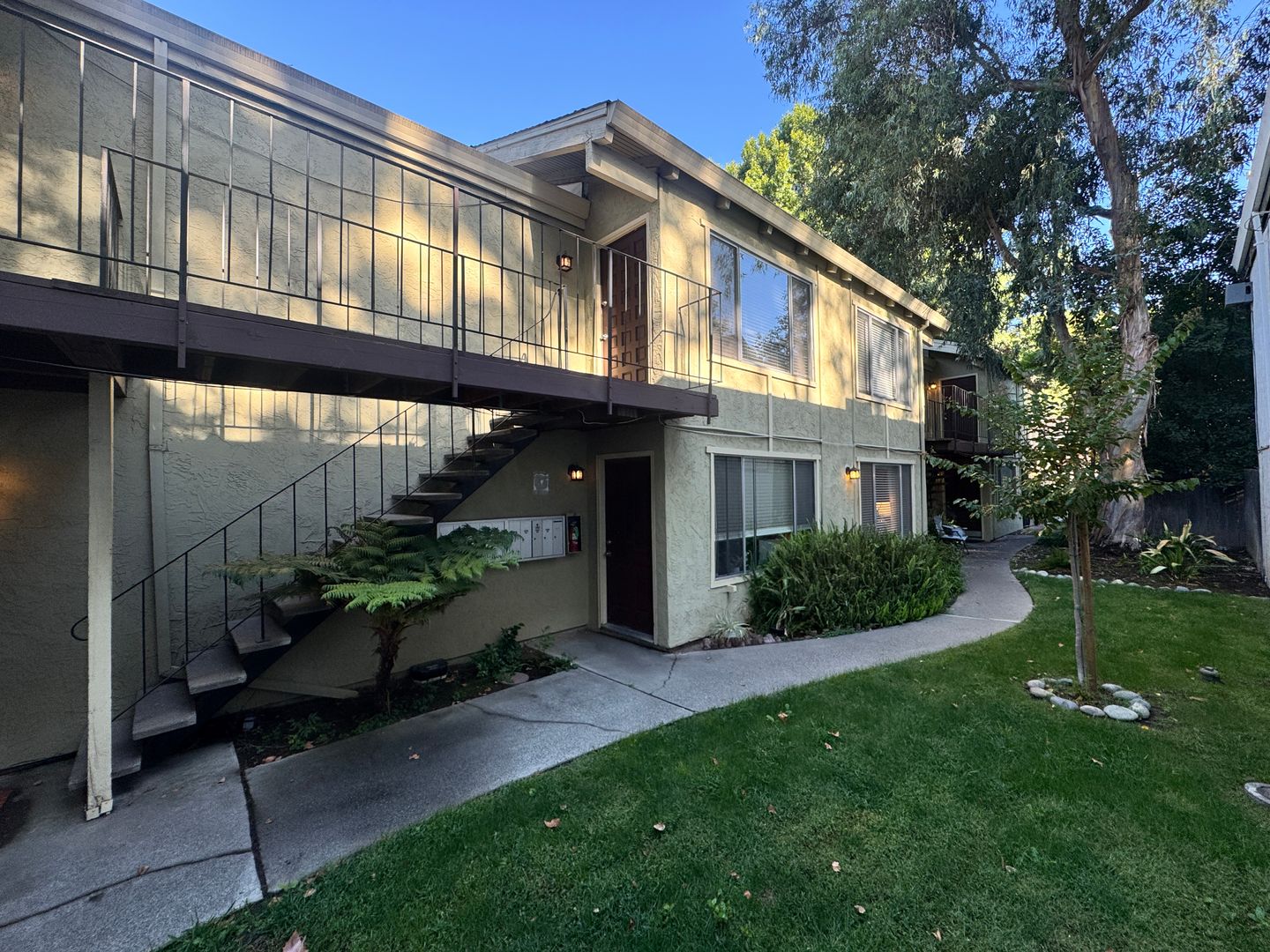 Sacramento Apartment: 1621 Q Street