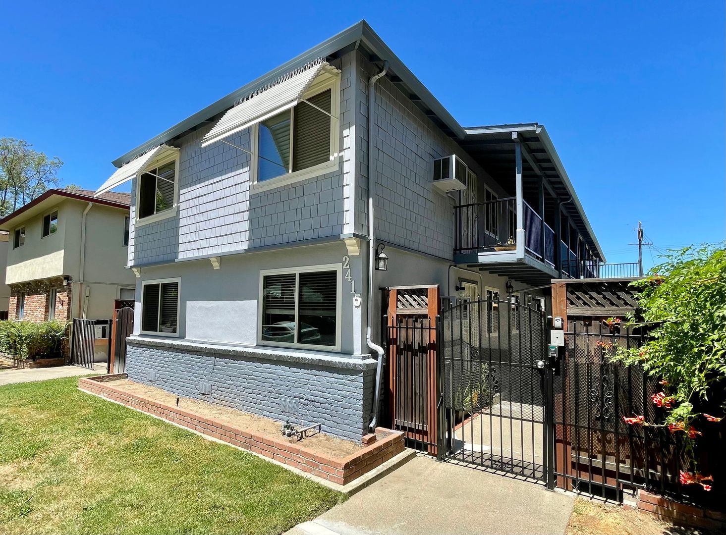 Sacramento Apartment: 2415 T Street