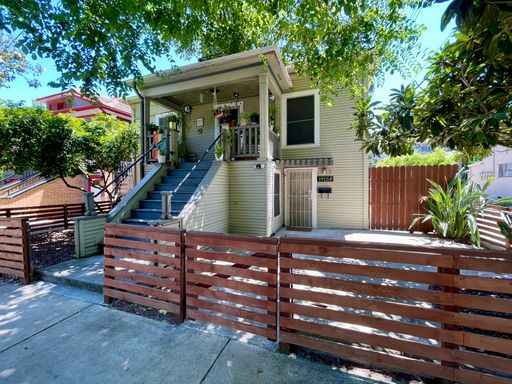 MIDTOWN / ICE BLOCKS Spacious 2 Bed 1.5 Bath Duplex in Great Location! 1915 1/2 18th St – photo 1
