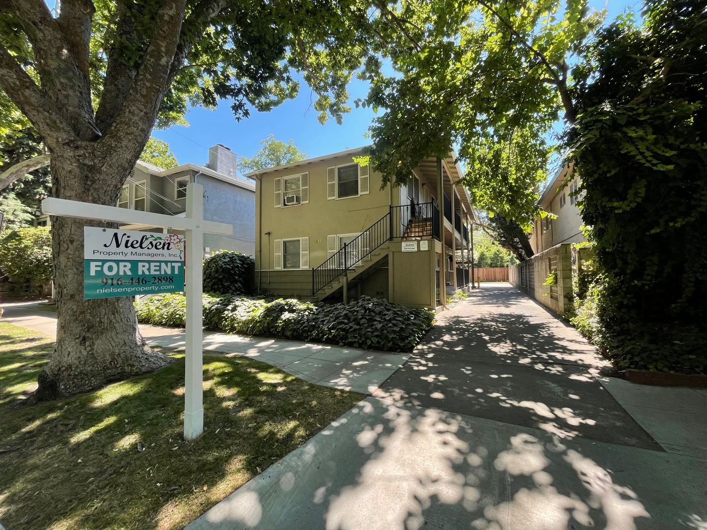 Sacramento Apartment: 411 22nd Street