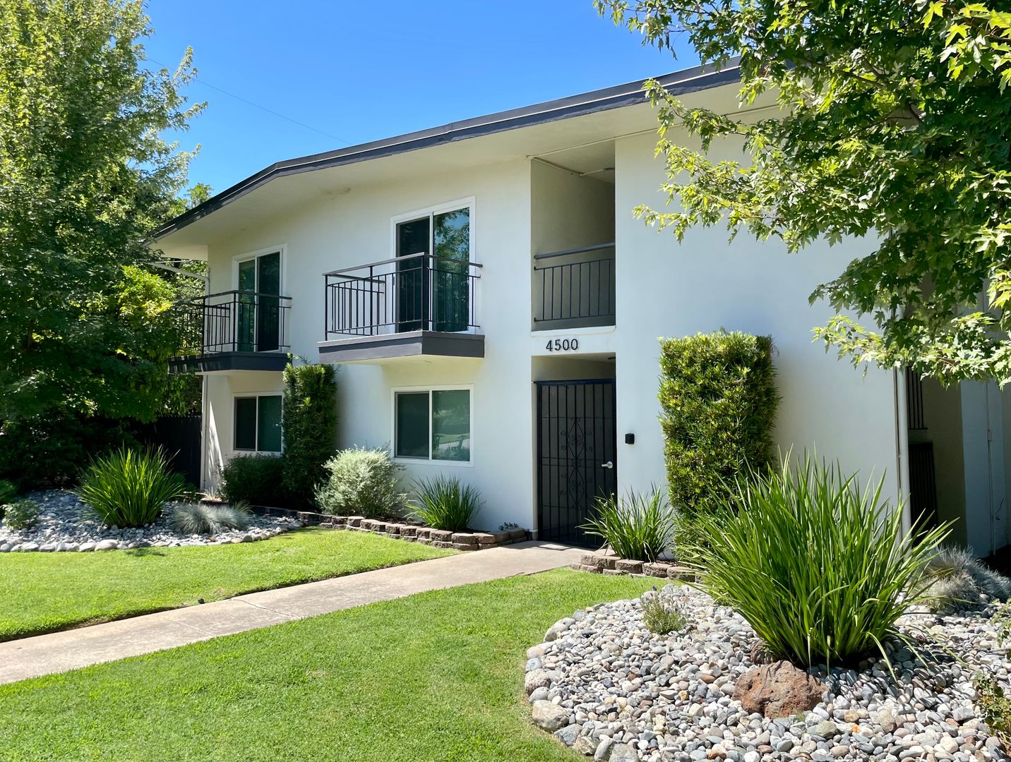 Sacramento Apartment: 4500 Del Rio Road