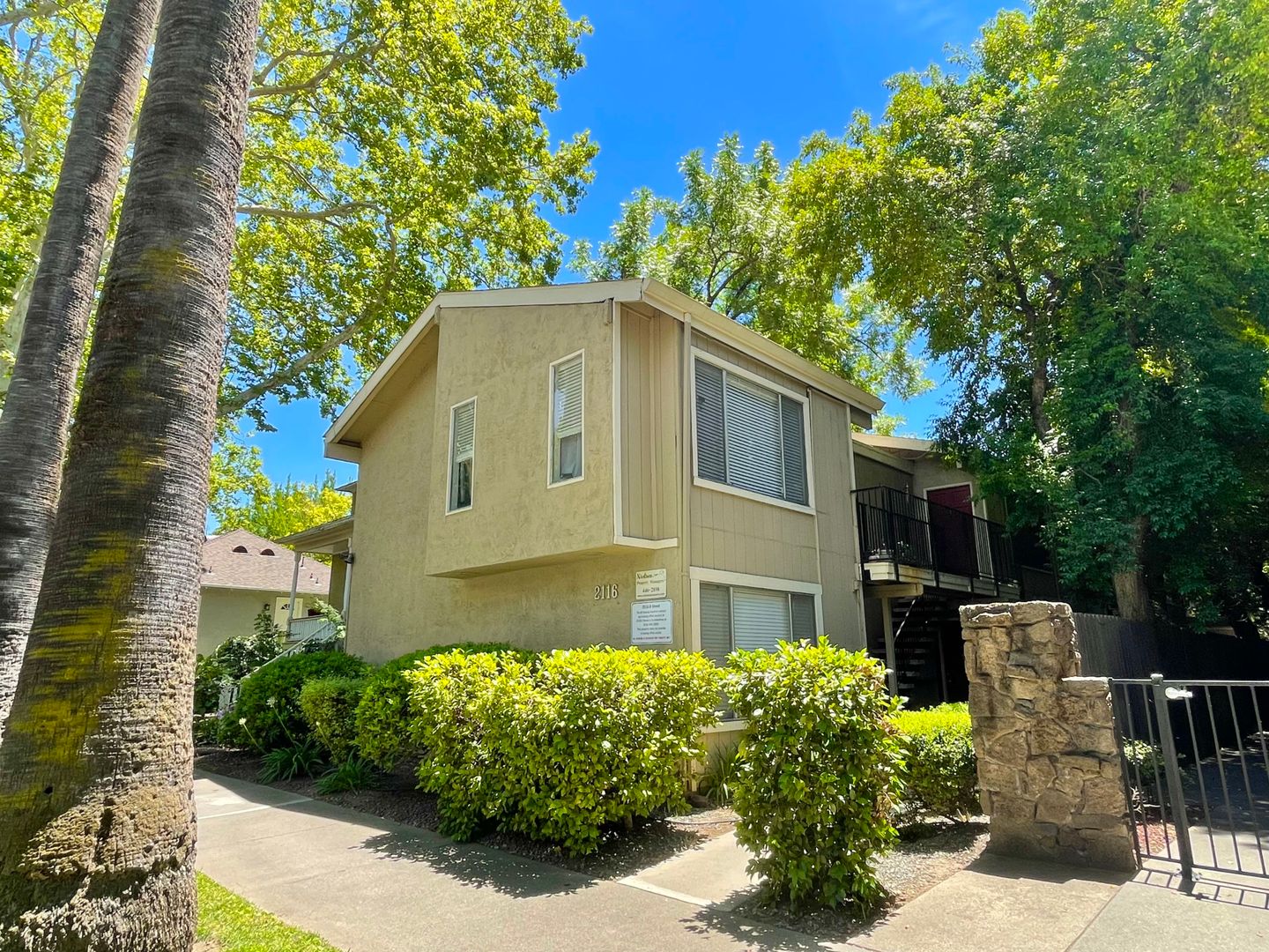 Sacramento Apartment: 2116 D Street