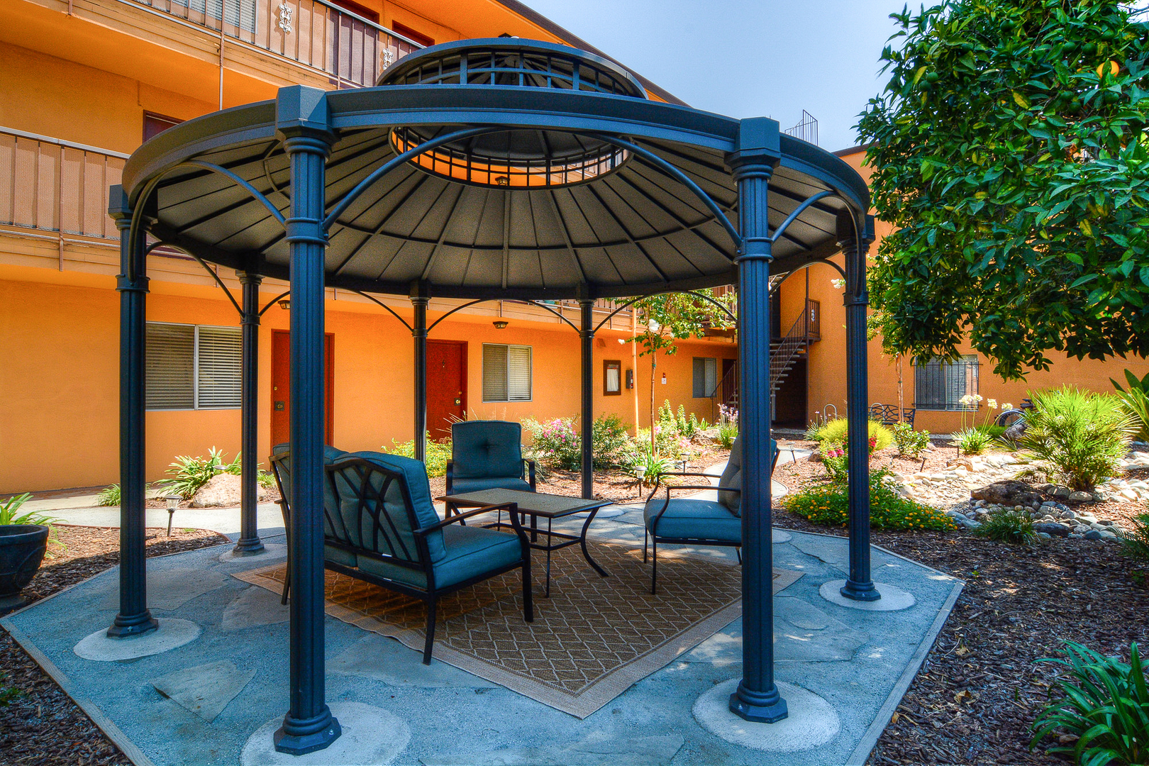 Sacramento Apartment: 2423 T Street