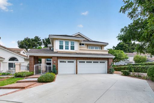 Exquisite 5-Bedroom Woodbridge Executive Estate | Modern Luxury & Resort-Style Lake Living – photo 1