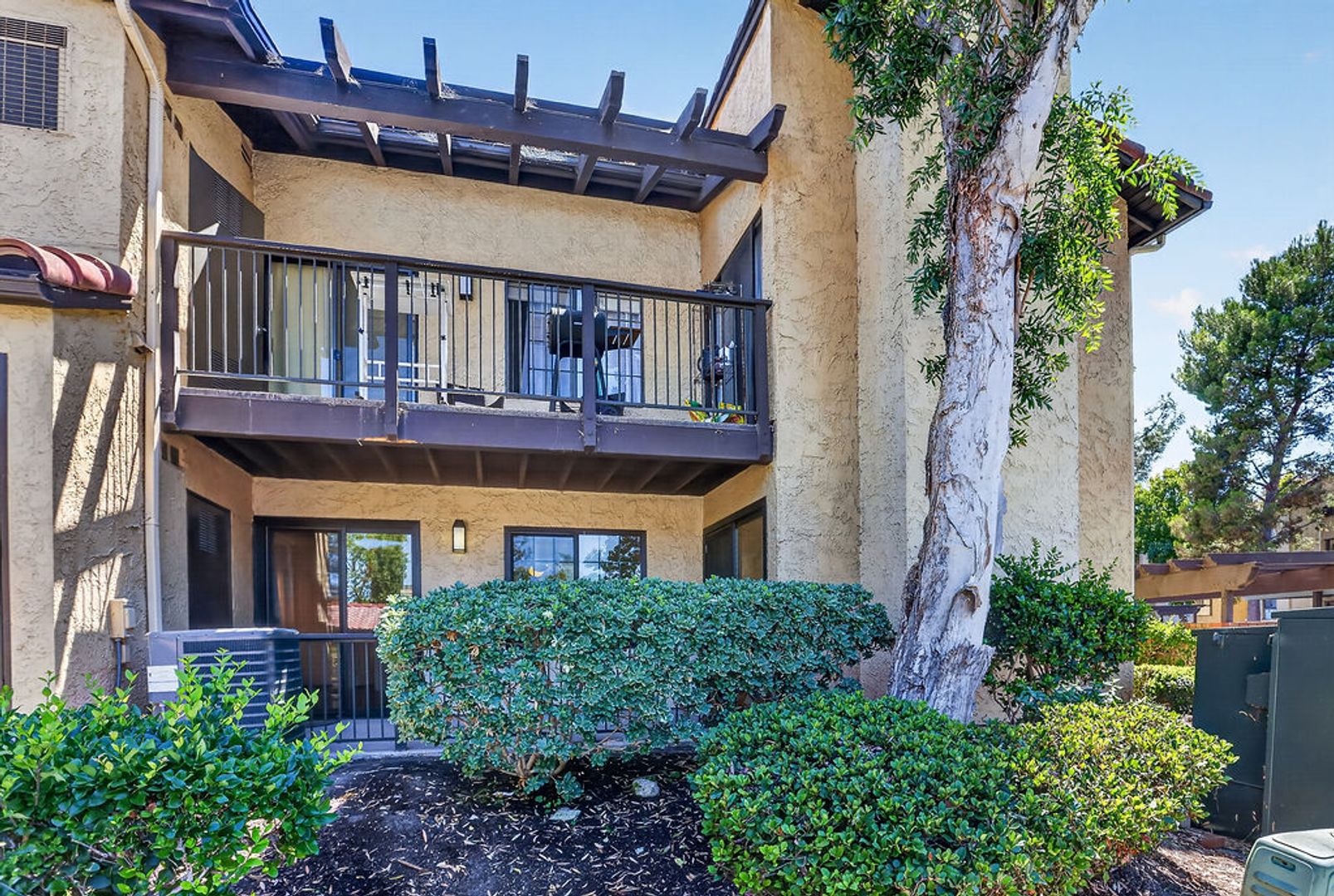 Laguna Hills House: 25661 Indian Hill Ln #F