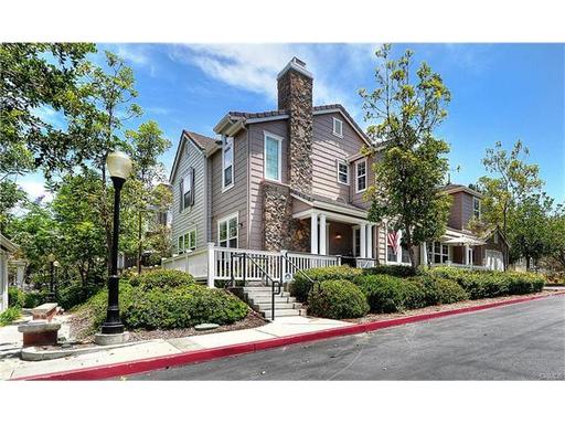 End Unit 3 Bedroom Townhouse Style Home