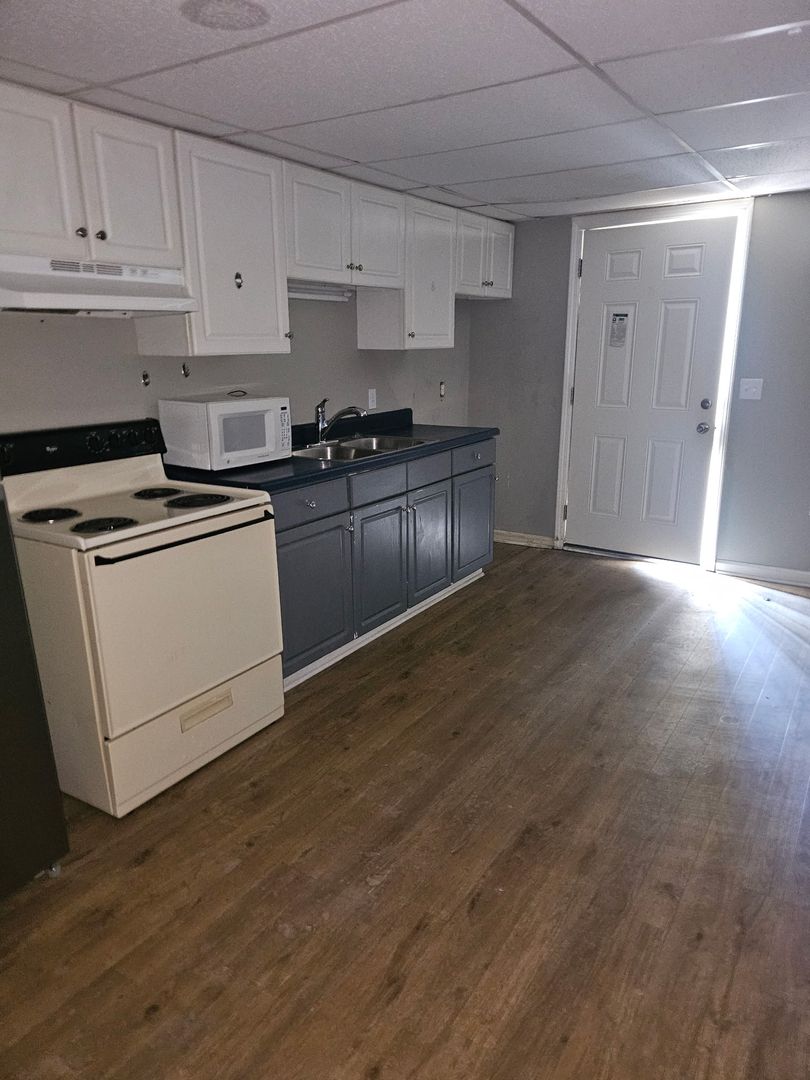 Central City Apartment: 1213 West Reservoir Ave