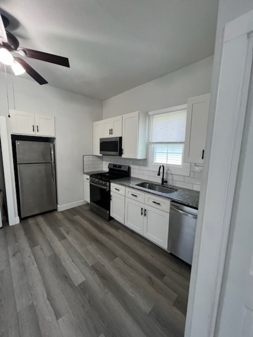 Madisonville House: 163 Hopewell Street