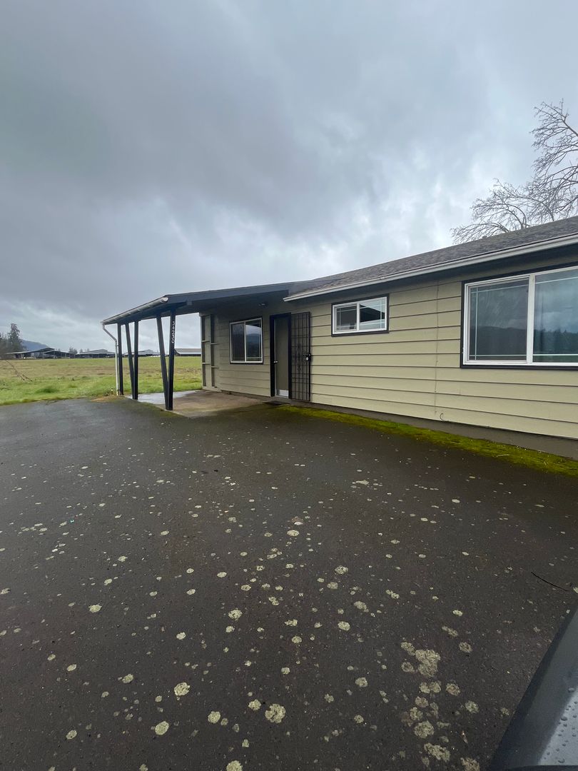 Creswell House: 34230 Christmas Tree Ln.