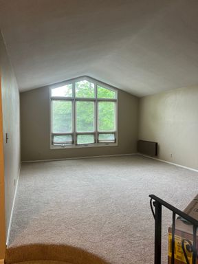 2-bedroom 1-bath University District Apartment – photo 1