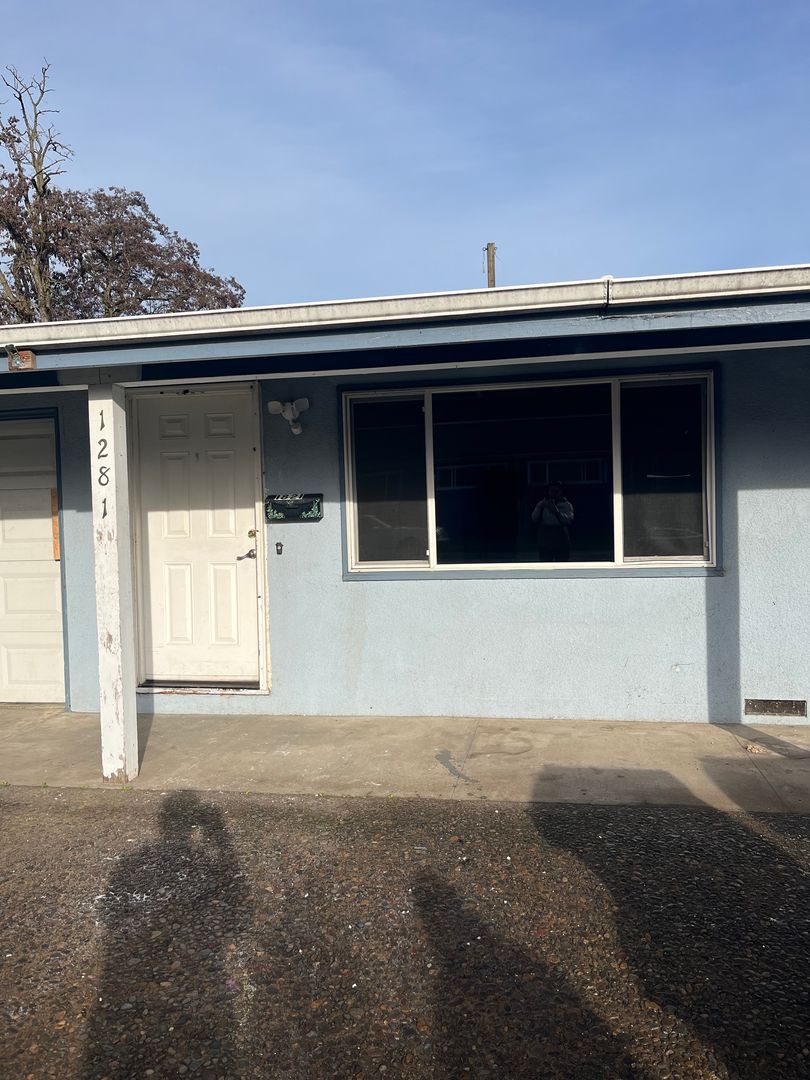 Eugene House: 1281 W 3rd Ave