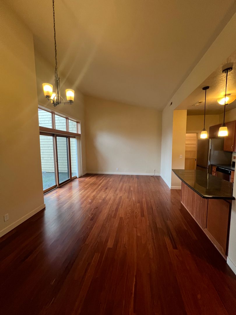 Eugene House: 1485 Perdue Loop
