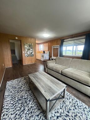 1-Bedroom Duplex minutes from Eugene! – photo 1