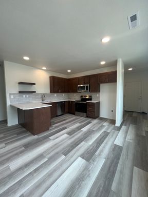 3-Bedroom 2.5-Bathroom Townhouse in Friendly Neighborhood – photo 1