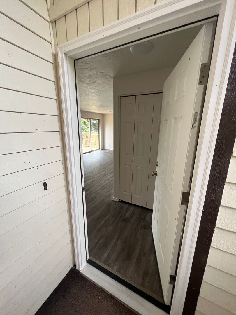 Eugene Apartment: 850 W 12th Ave