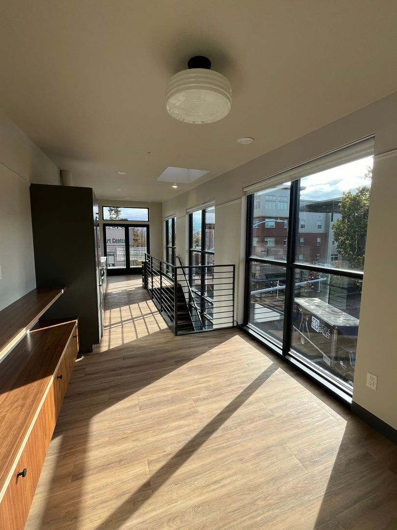 Springfield Apartment: 118 5th St.