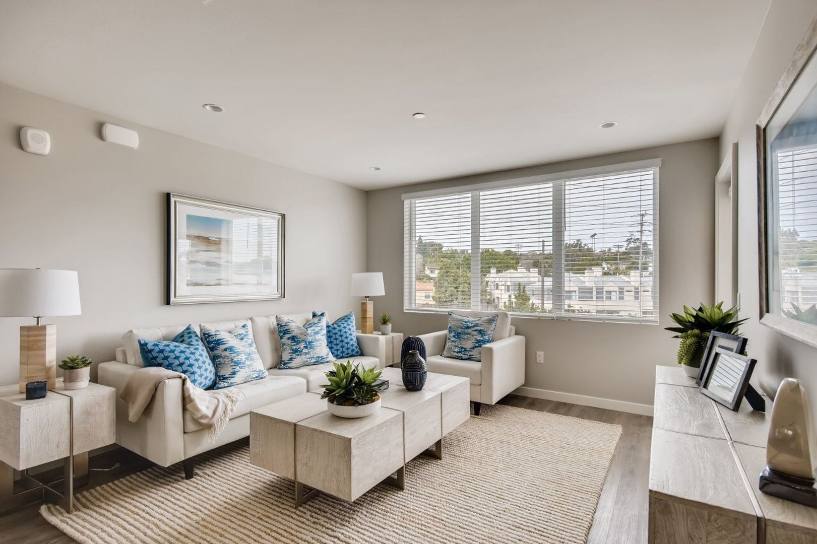 San Diego Apartment: 3909 Voltaire Street