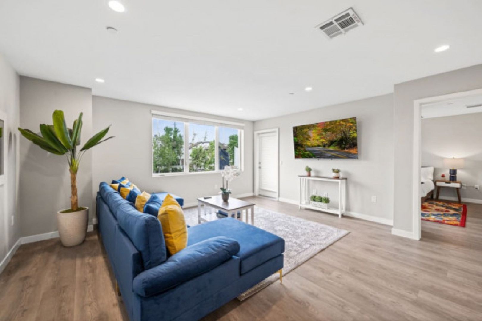 San Diego Apartment: 3909 Voltaire Street