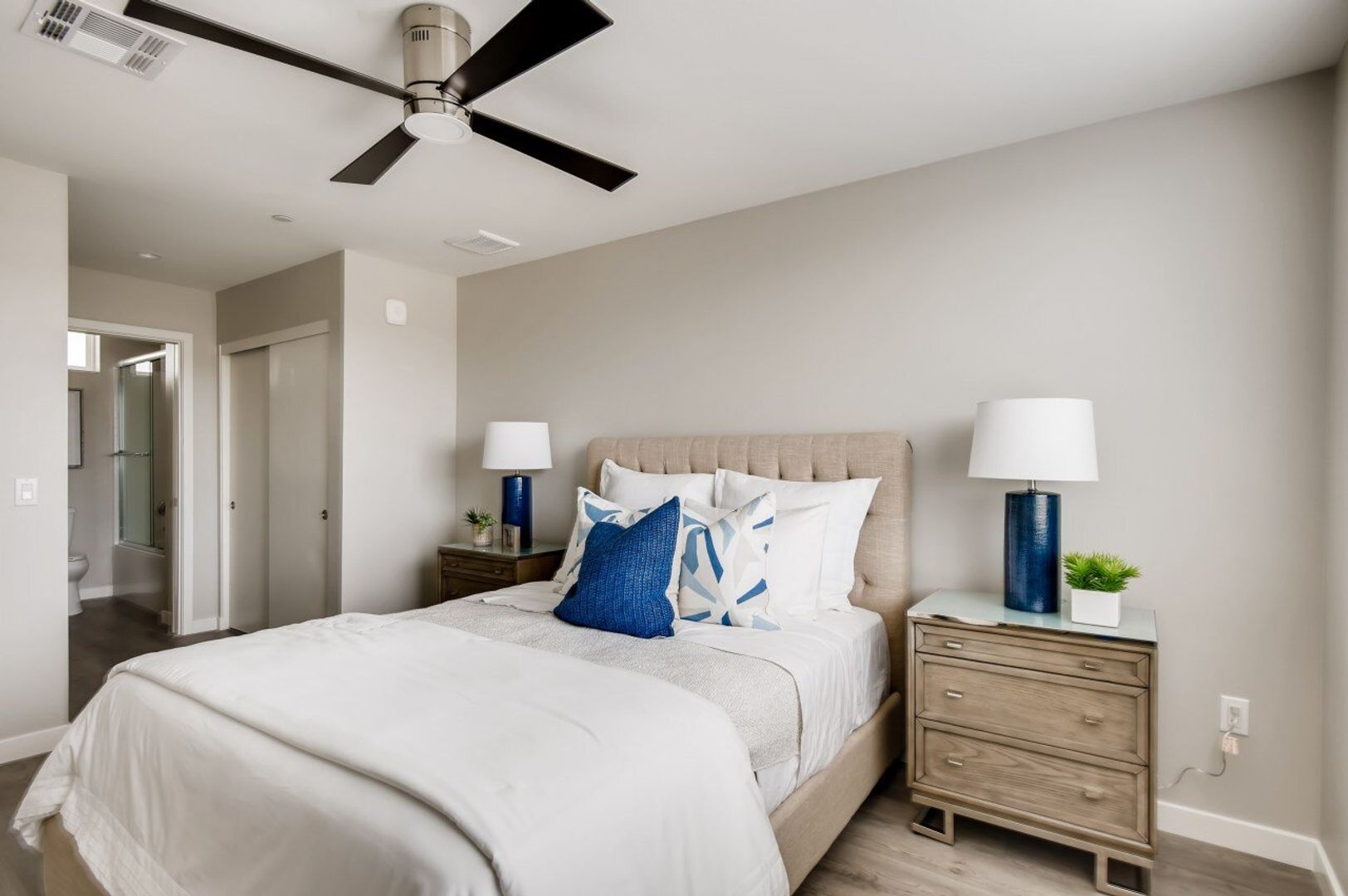 San Diego Apartment: 3909 Voltaire Street