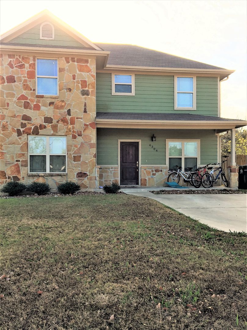 Bryan House: 4304 Culpepper Dr