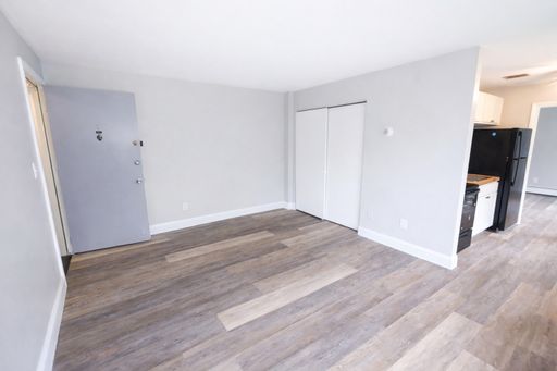 Stunning Large 2 Bed, 1.5 Bath Unit - Newly Remodeled with Luxury Finishes! – photo 1