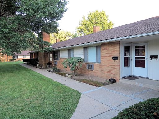 Stunning 1 Bed, 1 Bath Unit - Newly Remodeled with Luxury Finishes! – photo 1