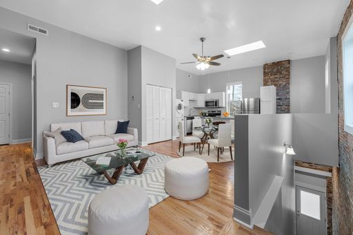 Modern Living in Tower Grove- 2BR/2BA – photo 1