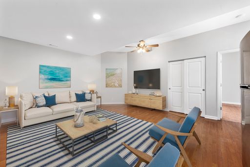 Beautifully Renovated One Bedroom Unit Available Now! – photo 1