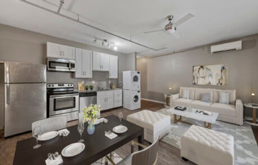 Luxurious 2 Bedroom, 2 Bathroom Apartment in Central West End – photo 1