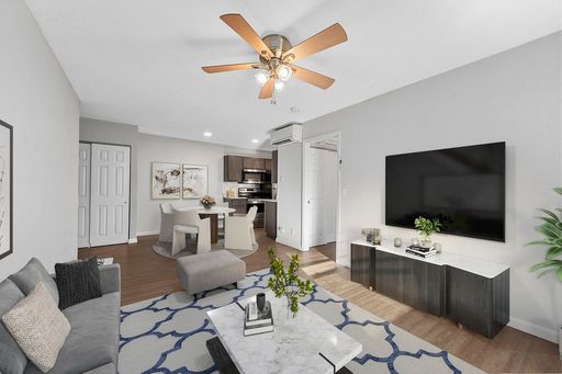 Charming 1 Bedroom Apartment in Southwest Garden! – photo 1