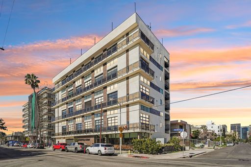 Ktown 2 Story Loft Available Now! Call Today! – photo 1