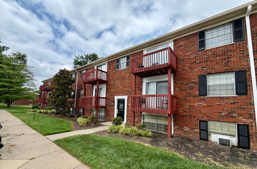 Oaks of Kenwood |1 bedroom | first floor – photo 1