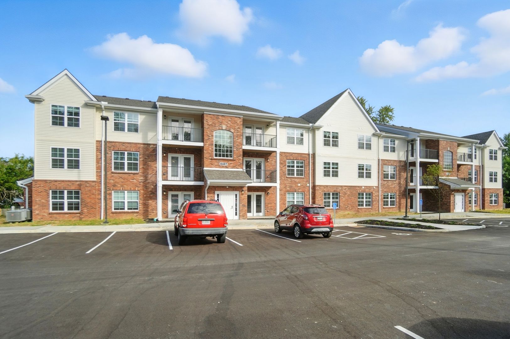 Cincinnati Apartment: 8481 Beech Ave