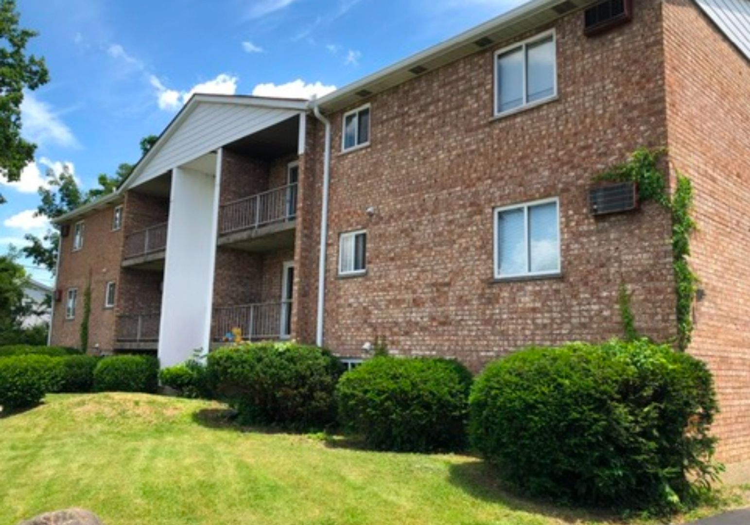 Cincinatti Apartment: 2679 Montana Ave