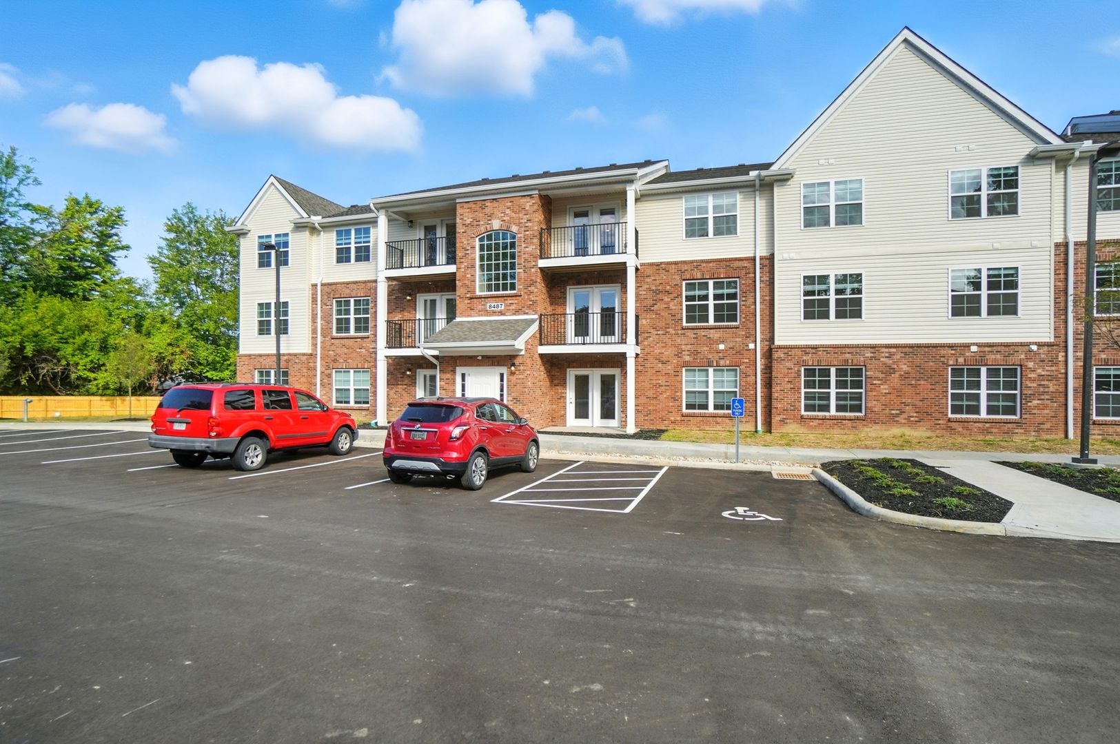 Cincinnati Apartment: 8481 Beech Ave