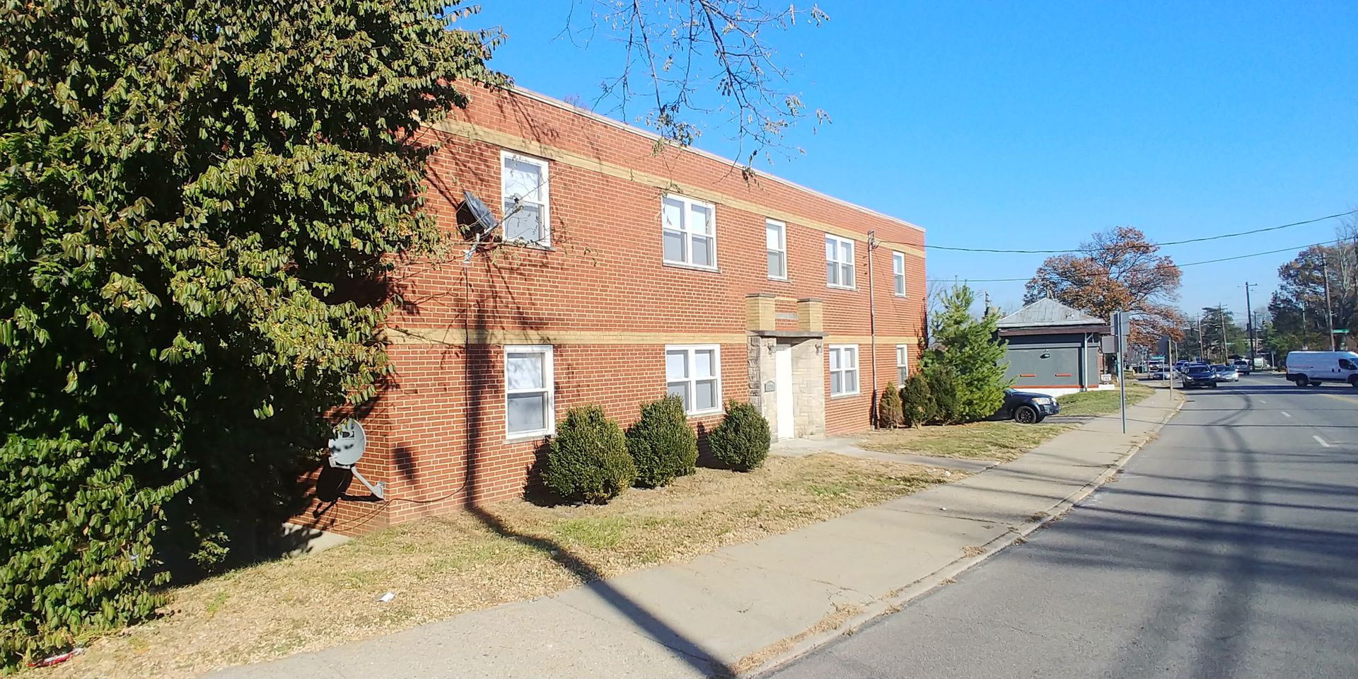 Cincinnati Apartment: 2216 Harrison Ave