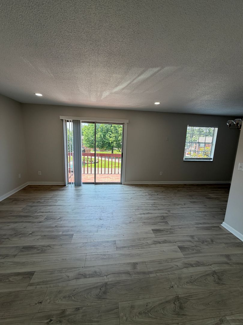 Cincinnati Apartment: 4238 Kugler Mill Rd