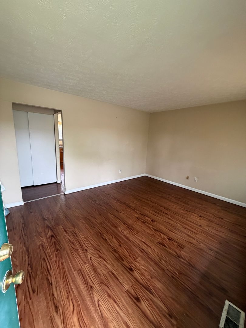 Cincinnati House: 777 W Galbraith Rd