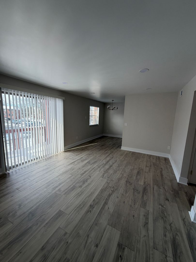 Cincinnati Apartment: 8481 Beech Ave