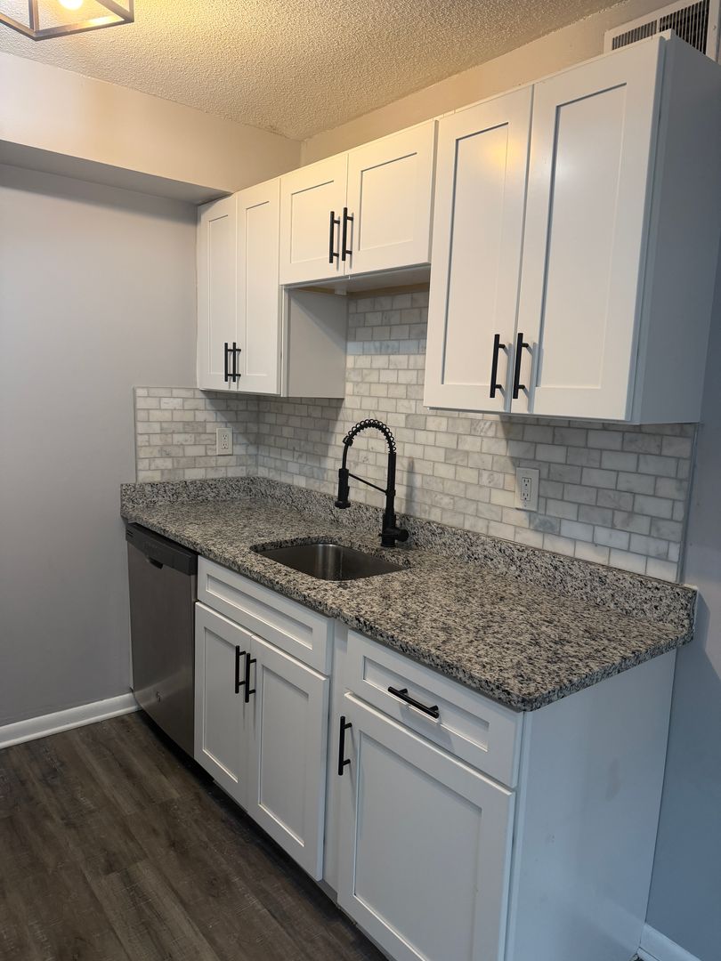 Cincinnati Apartment: 8481 Beech Ave