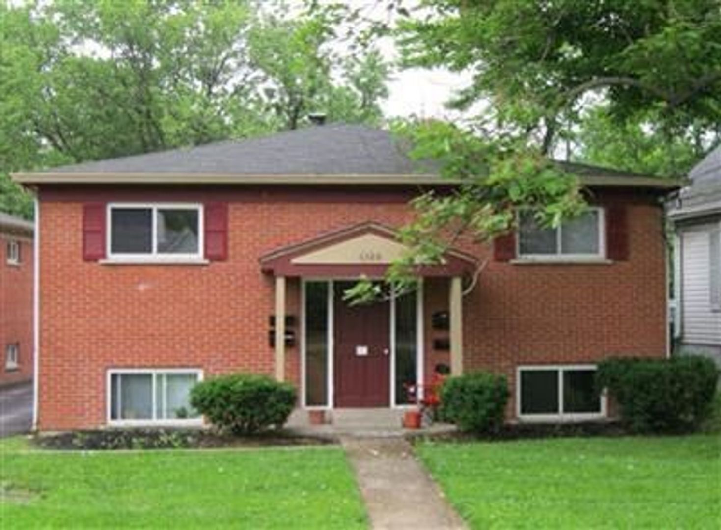 Cincinnati Apartment: 6312-6320 Beechmont Ave
