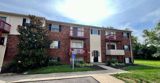 1 bedroom | The Oaks of Kenwood | First floor – photo 1