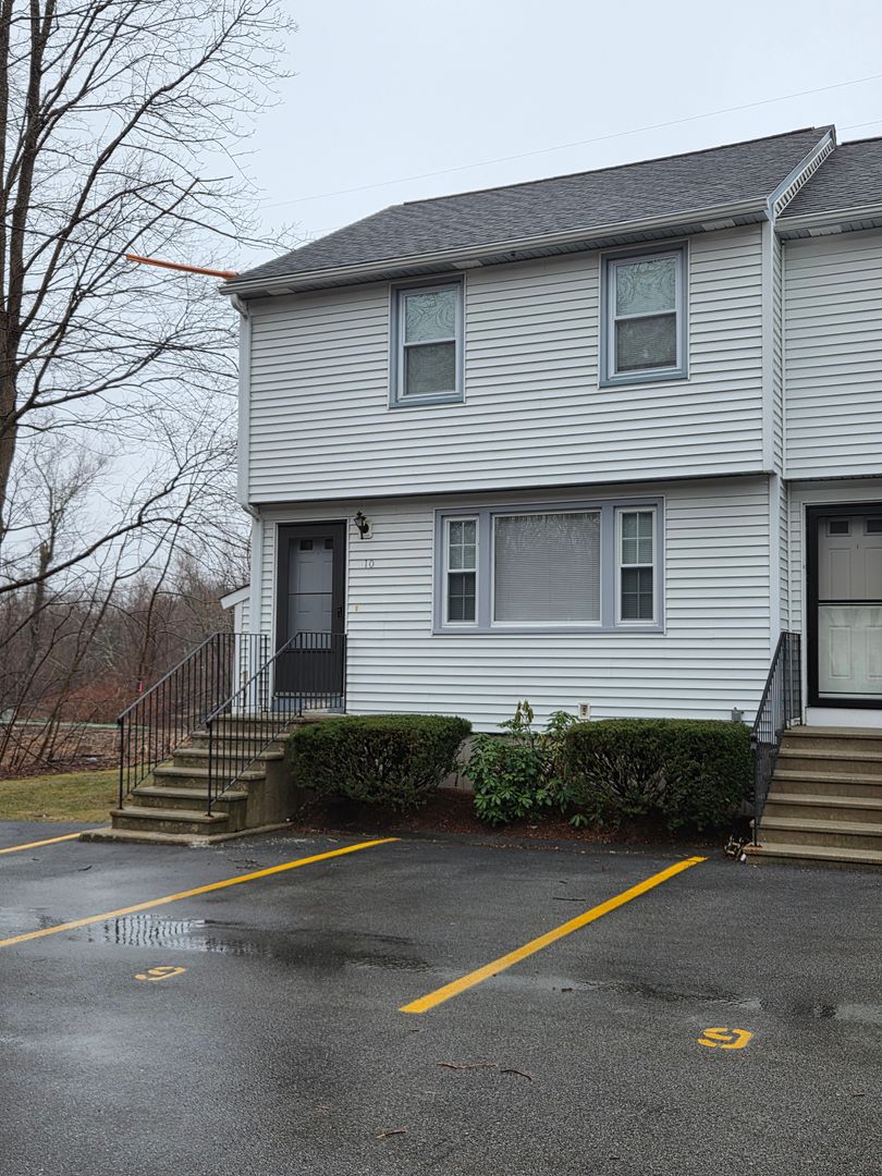 Pepperell Townhome: 41 Groton Street, unit 10