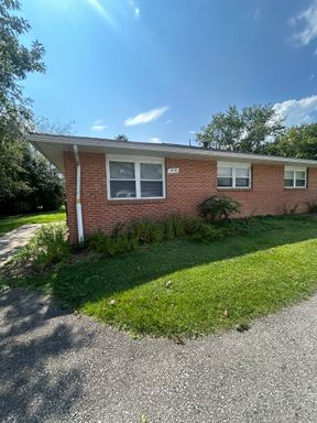 3 bed, 1 bath duplex – photo 1