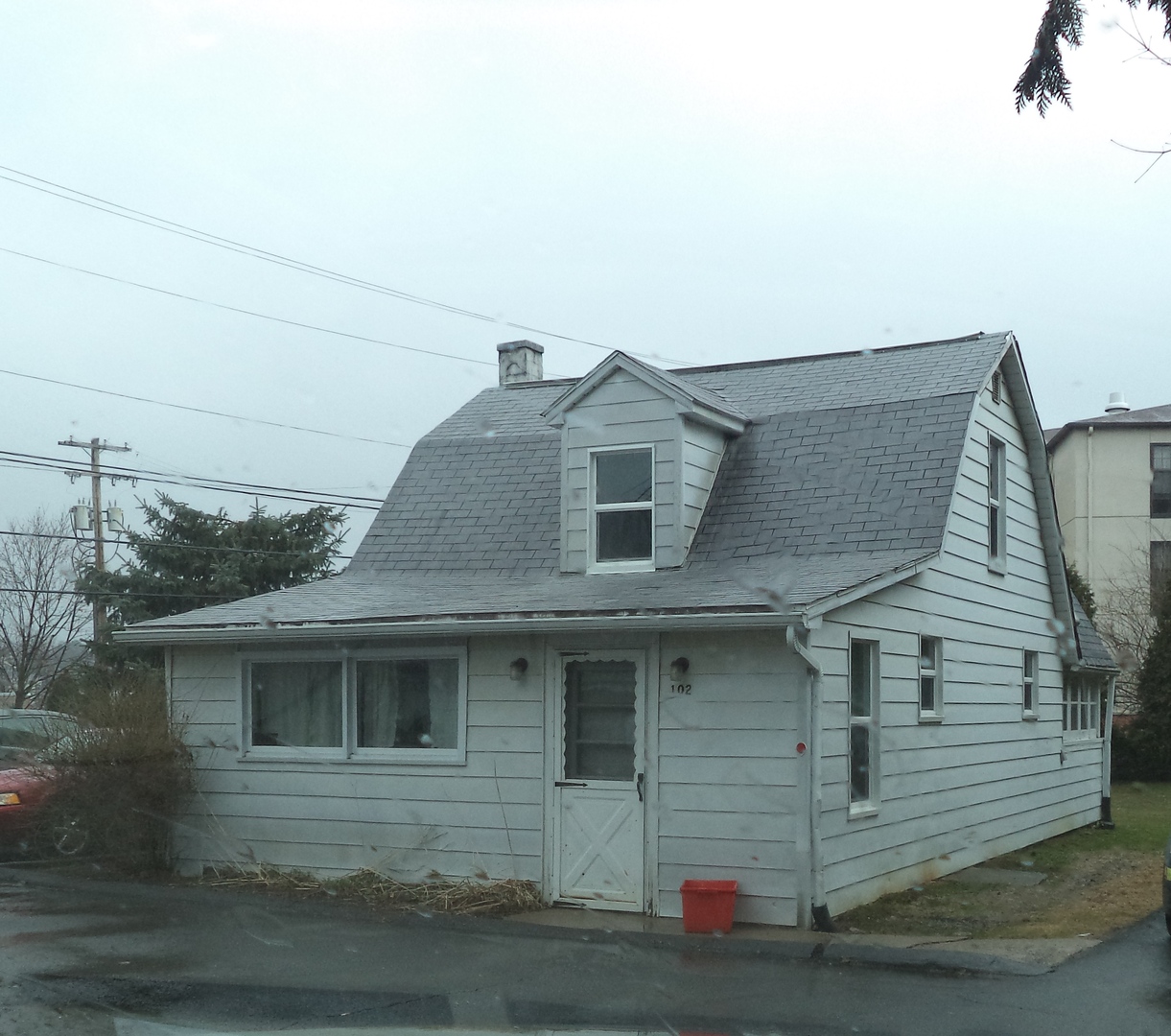 State College Apartment: 102 E. Cherry Lane