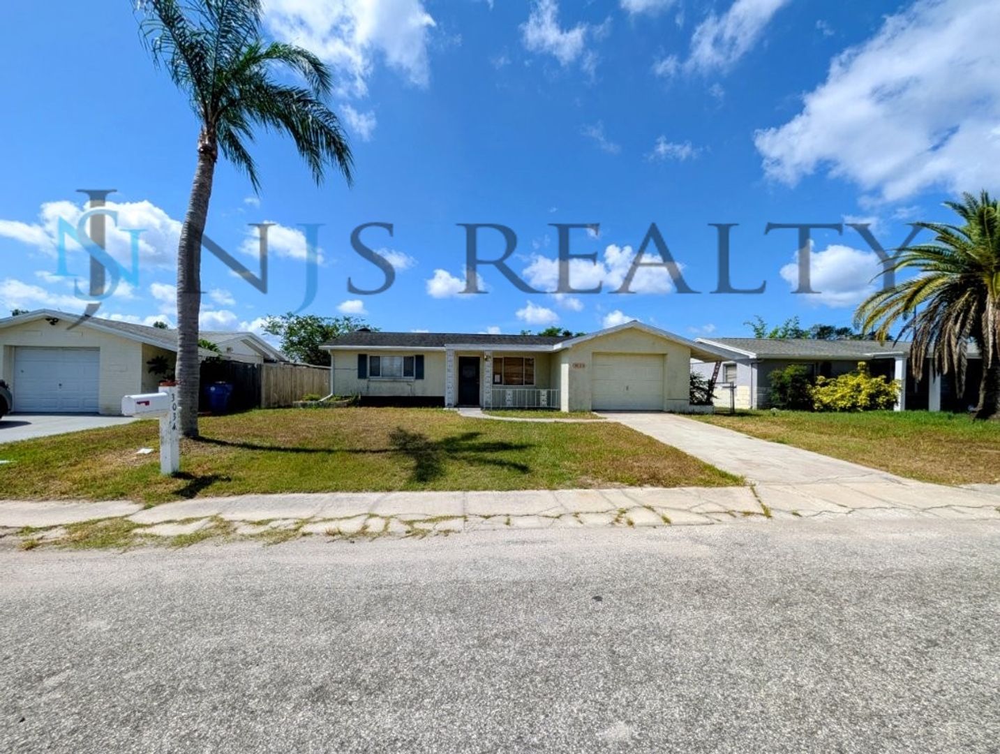 Holiday House: 3034 Roxbury Dr.