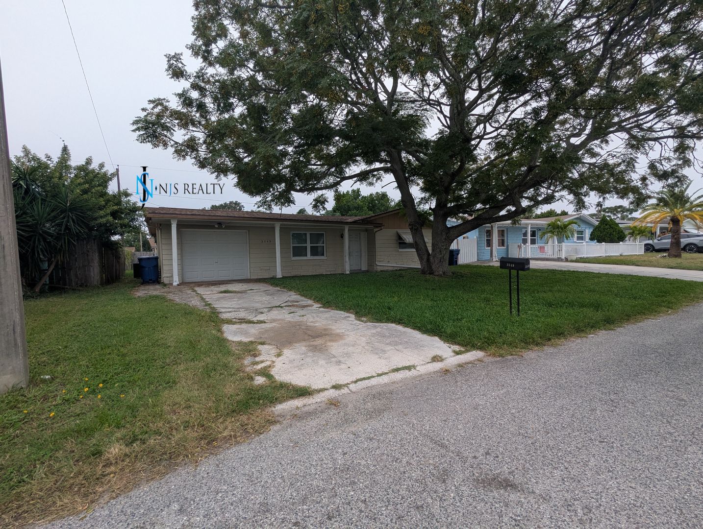 Holiday House: 3549 Devonshire Dr.